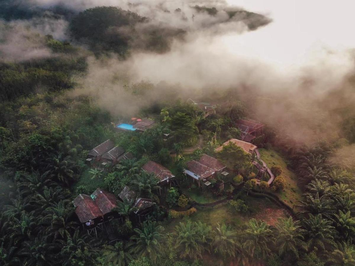 Отель Khao Sok Boutique Camping - Exotic Cliff Camping Khao Sok National Park Экстерьер фото